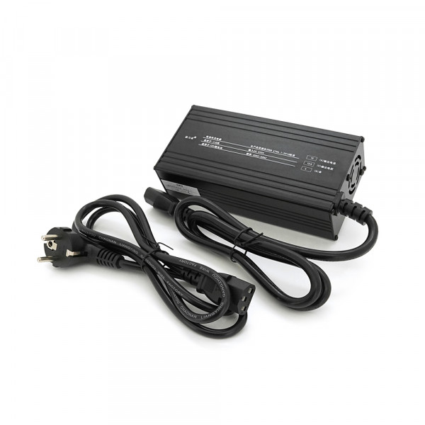 Зарядний пристрій для акумуляторів Li-ion 12V(12,6V),3S,15A,штекер Triangle plug (T-tipe/IEC/C13 N+L-), LED-індикація, 137x90x50mm
