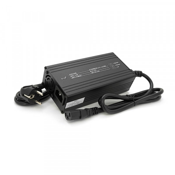 Зарядний пристрій для акумуляторів Li-ion 12V(12,6V),3S,10A,штекер Triangle plug (T-tipe/IEC/C13 N+L-), LED-індикація, 137x90x50mm