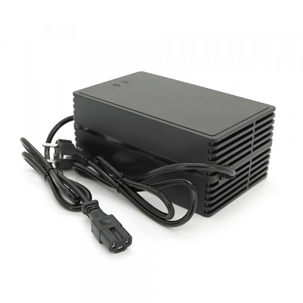 Зарядний пристрій для акумуляторів Li-ion 48V(54,6V),13S,10A,600W,штекер Triangle plug (T-tipe/IEC/C13 N+L-) індикація, 220х122х86mm, 1.5kg