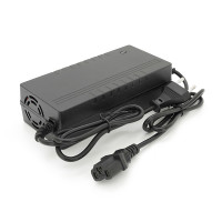 Зарядний пристрій акумуляторів Li-ion 16.8V, 5A, , роз'єм Triangle plug (T-tipe/IEC/C13 N+L-), LED-індикація