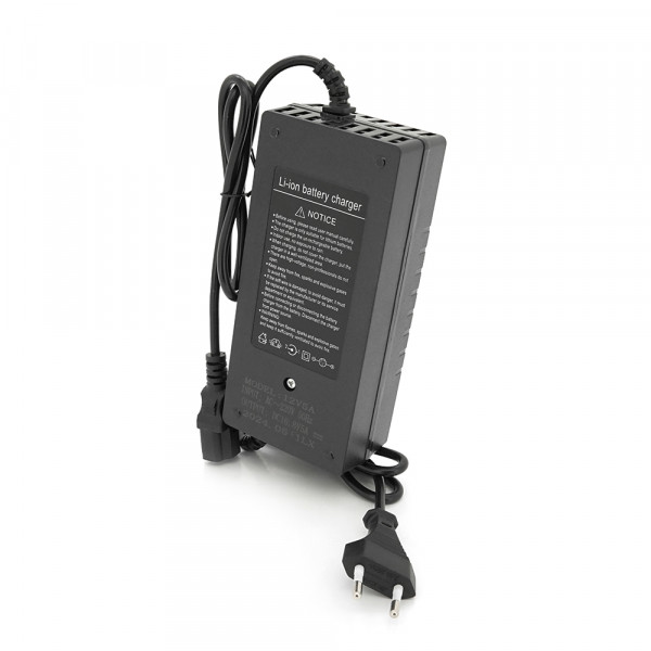 Зарядний пристрій акумуляторів Li-ion 16.8V, 5A, , роз'єм Triangle plug (T-tipe/IEC/C13 N+L-), LED-індикація