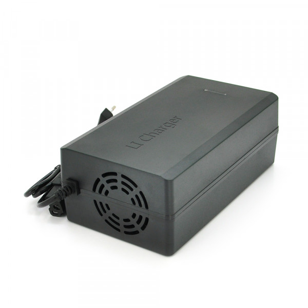 Зарядний пристрій Jinyi для акумуляторів LiFePo4 72V(87,6V),24S,8A,штекер Triangle plug (T-tipe/IEC/C13 N+L-), з індикацією,BOX