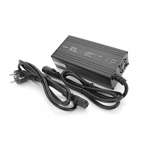 Зарядний пристрій для акумуляторів Li-ion 12V(12,6V),3S,15A,штекер Triangle plug (T-tipe/IEC/C13 N+L-) LED-індикація, 137x90x50mm
